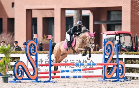 联赛专访｜吴璨彤：“我愿意永远相信我的战友，永远跟牠们并肩作战”|马术|搭档|教练|比赛|俱乐部联赛_新浪体育_新浪新闻