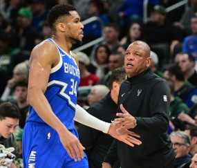 在线体育-被翻了34分！雄鹿上半场最多领先16分 全场结束输18分