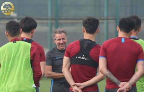 豫媒：建业仍负责俱乐部运营 “双主场”半赛季轮换